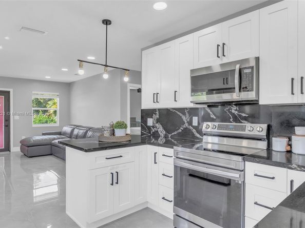 6490 SW 37th St, Miami FL 33155
