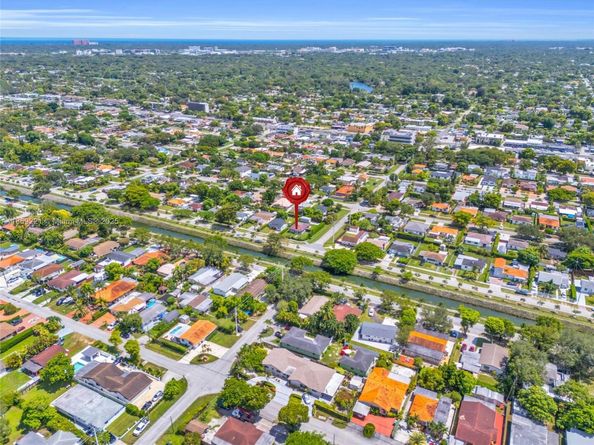 6490 SW 37th St, Miami FL 33155