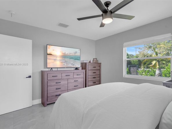 6490 SW 37th St, Miami FL 33155
