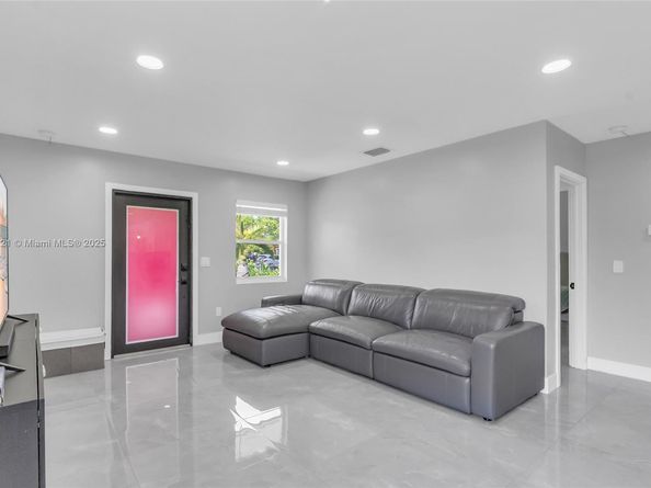 6490 SW 37th St, Miami FL 33155