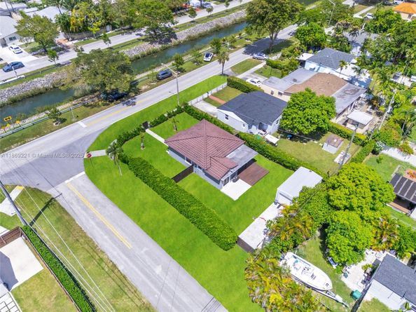 6490 SW 37th St, Miami FL 33155