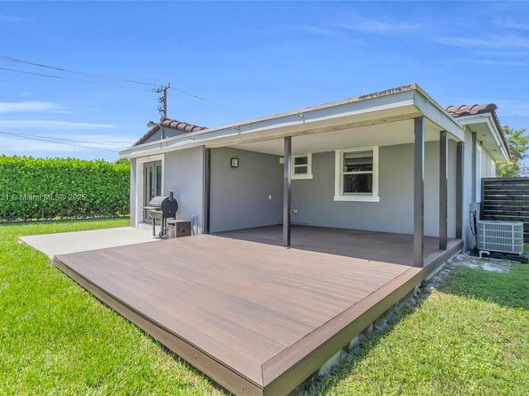 6490 SW 37th St, Miami FL 33155