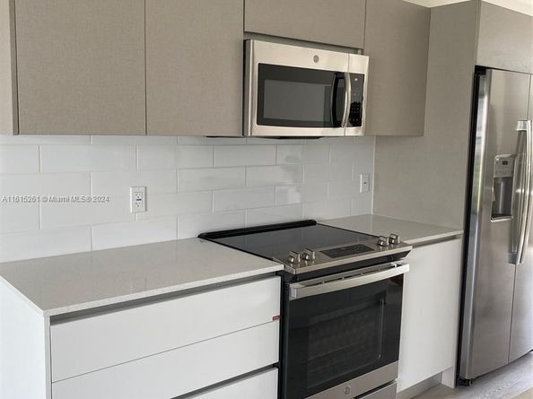 2505 NE 193rd St 4207, Miami FL 33180