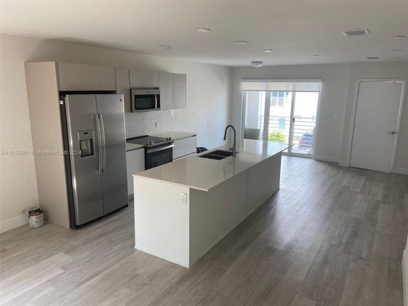 2505 NE 193rd St 4207, Miami FL 33180