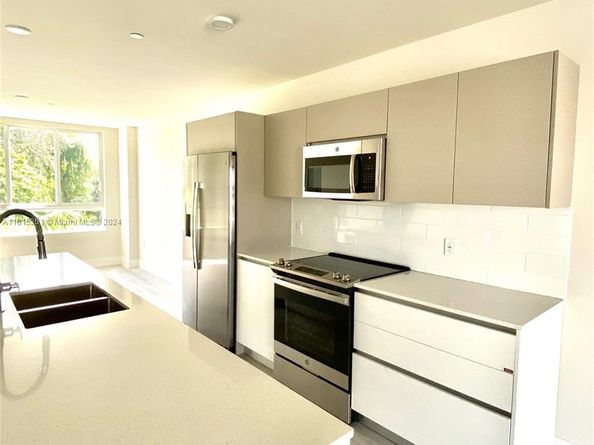 2505 NE 193rd St 4207, Miami FL 33180
