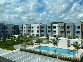 2505 NE 193rd St 4207, Miami FL 33180