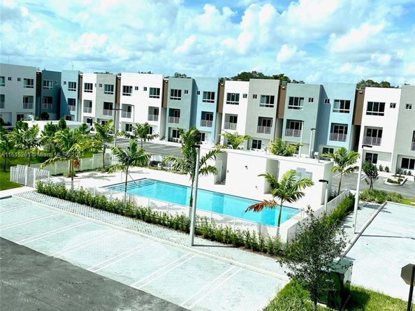 2505 NE 193rd St 4207, Miami FL 33180