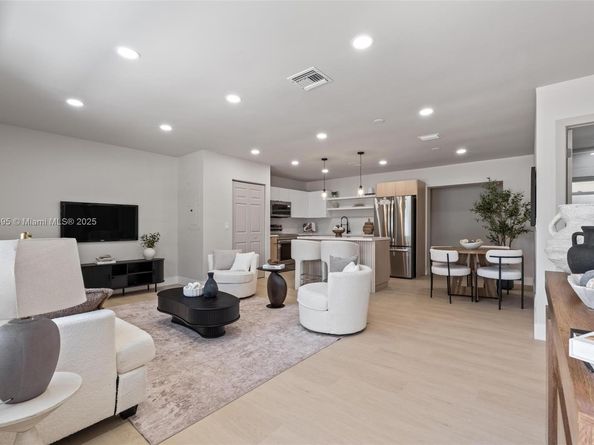 511 SW 72nd Ave, North Lauderdale FL 33068