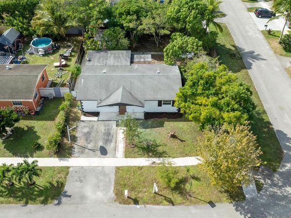 511 SW 72nd Ave, North Lauderdale FL 33068