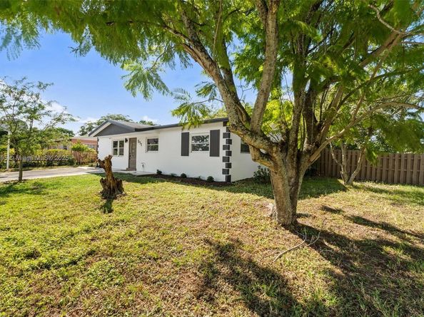 511 SW 72nd Ave, North Lauderdale FL 33068