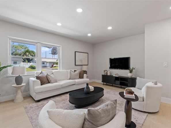 511 SW 72nd Ave, North Lauderdale FL 33068