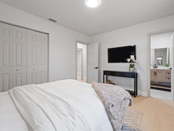 511 SW 72nd Ave, North Lauderdale FL 33068