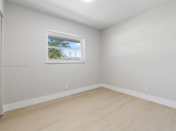 511 SW 72nd Ave, North Lauderdale FL 33068