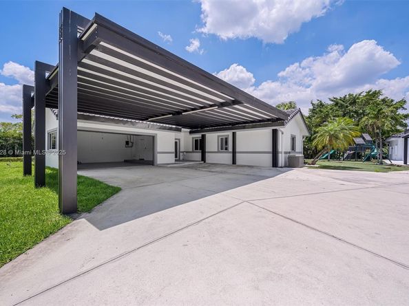 5121 SW 210th Ter, Southwest Ranches FL 33332