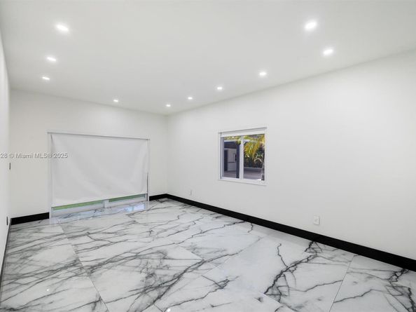 5121 SW 210th Ter, Southwest Ranches FL 33332