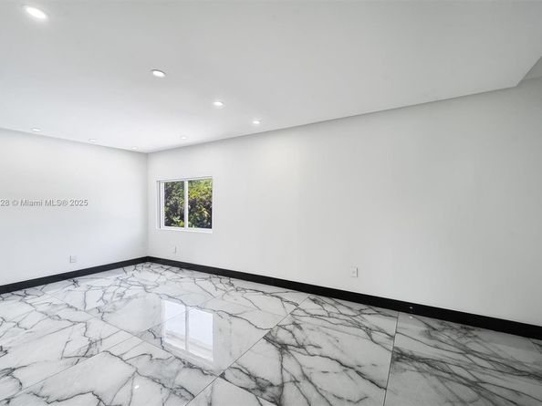 5121 SW 210th Ter, Southwest Ranches FL 33332