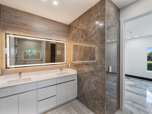 5121 SW 210th Ter, Southwest Ranches FL 33332