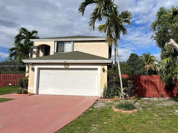 8801 SW 9th Ct, Pembroke Pines FL 33025