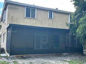 8801 SW 9th Ct, Pembroke Pines FL 33025