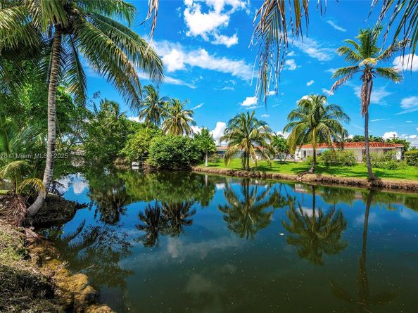 9865 SW 16th St, Miami FL 33165