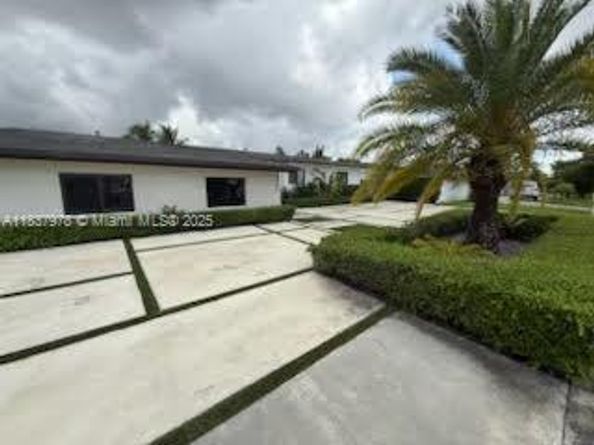 9865 SW 16th St, Miami FL 33165