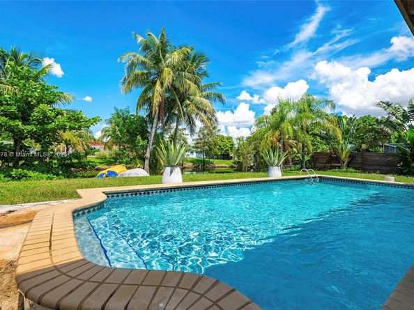 9865 SW 16th St, Miami FL 33165