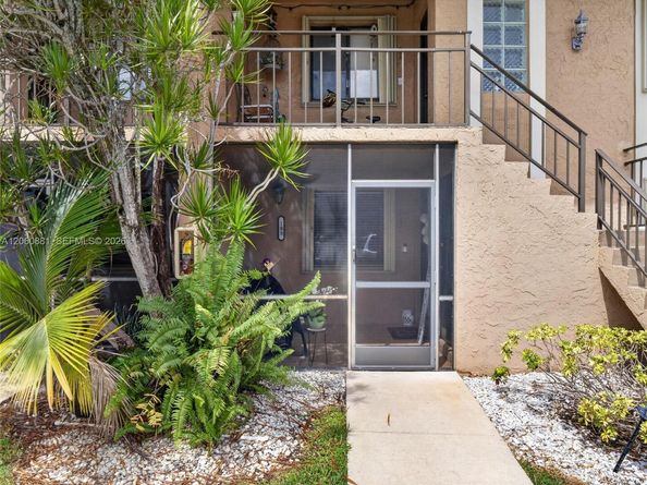 205 Lakeview Dr 103, Weston FL 33326