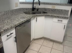 5065 Wiles Rd 103, Coconut Creek FL 33073