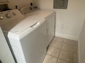 5065 Wiles Rd 103, Coconut Creek FL 33073