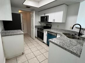 5065 Wiles Rd 103, Coconut Creek FL 33073