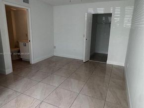 5065 Wiles Rd 103, Coconut Creek FL 33073