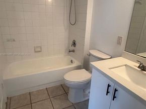 5065 Wiles Rd 103, Coconut Creek FL 33073
