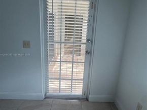 5065 Wiles Rd 103, Coconut Creek FL 33073