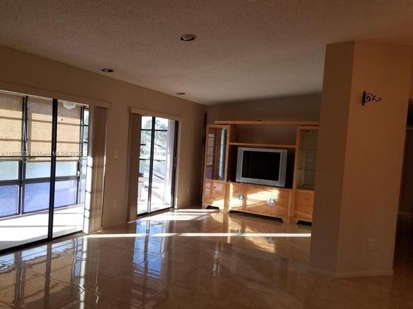 9873 N Belfort Cir 215, Tamarac FL 33321
