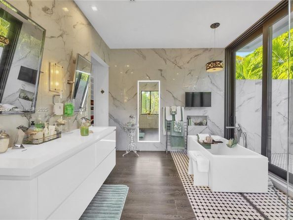 3764 Carmen Ct, Miami FL 33133