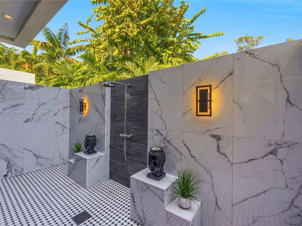 3764 Carmen Ct, Miami FL 33133