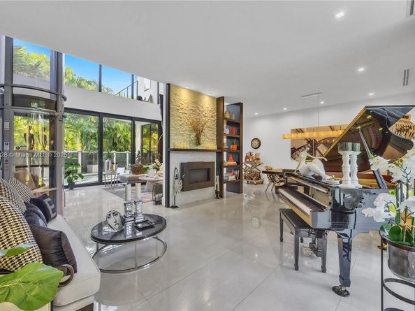 3764 Carmen Ct, Miami FL 33133