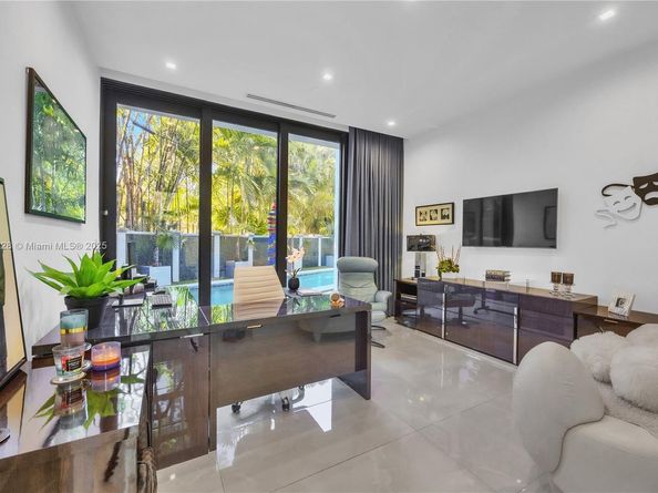 3764 Carmen Ct, Miami FL 33133