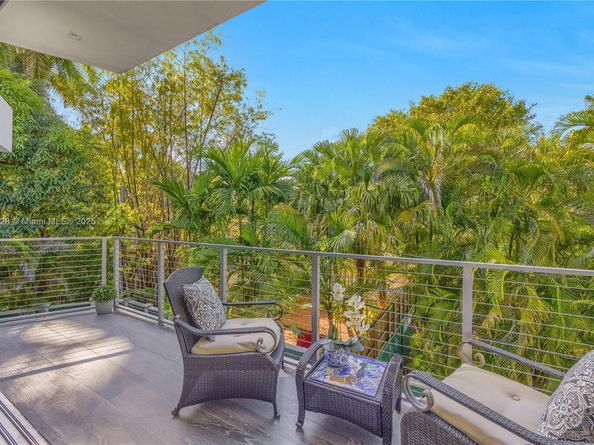 3764 Carmen Ct, Miami FL 33133