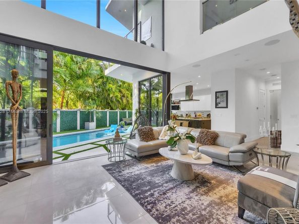 3764 Carmen Ct, Miami FL 33133