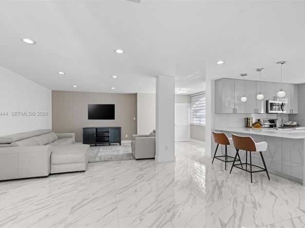 3549 Magellan Cir 418, Aventura FL 33180
