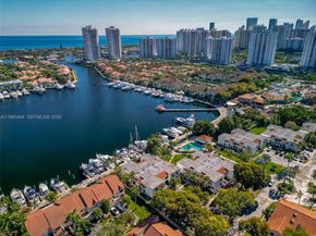 3549 Magellan Cir 418, Aventura FL 33180