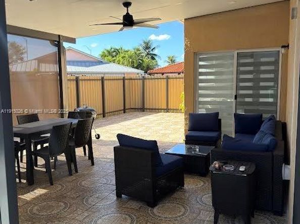 733 SW 99th Ct Cir, Miami FL 33174