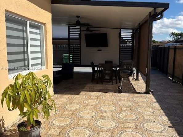 733 SW 99th Ct Cir, Miami FL 33174