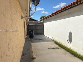 733 SW 99th Ct Cir, Miami FL 33174