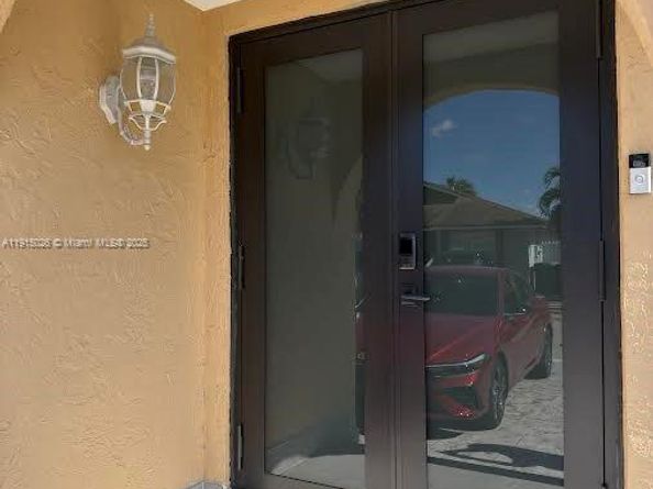 733 SW 99th Ct Cir, Miami FL 33174