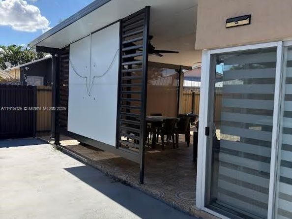 733 SW 99th Ct Cir, Miami FL 33174