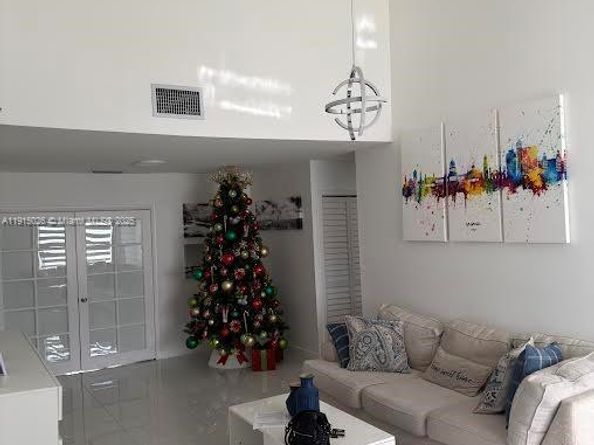 733 SW 99th Ct Cir, Miami FL 33174