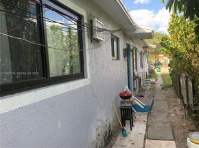 896 NW 103rd St, Miami FL 33150