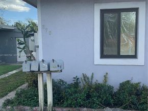 896 NW 103rd St, Miami FL 33150